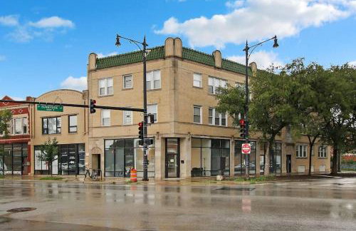 Modern & Furnished 2BR Apt with In-unit Laundry - Sunnyside 2E - Foto 18