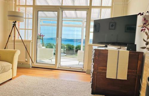 Elegant Coastal Home with Unrivalled Sea Views - Foto 20