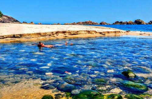 Casa Inteira 100 metros da Praia Localização Perfeita - Foto 2