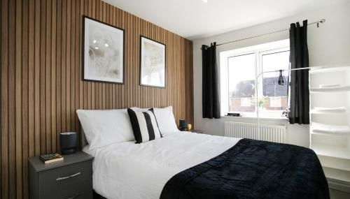 Large 4 Bed House - Long Stays Welcome - Smart TVs in Each Bedroom - Parking - Wifi - Foto 3