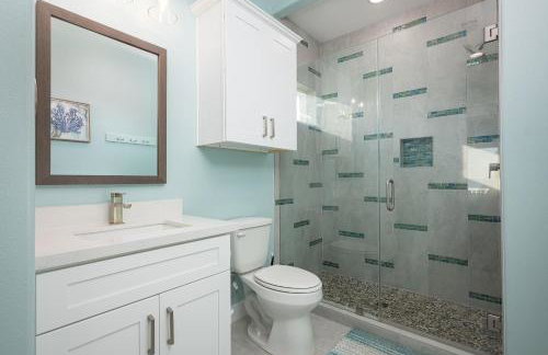 Luxury Beachfront l Sleeps 20, Hot Tub, Pool & Game Room Fun! - Foto 72