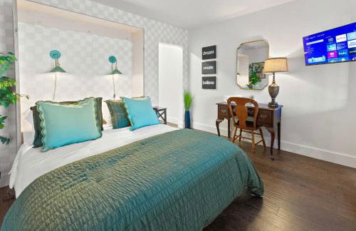 Theatre Retreat 2 Bedroom Loft - 1 Blk from Theatres - Foto 16