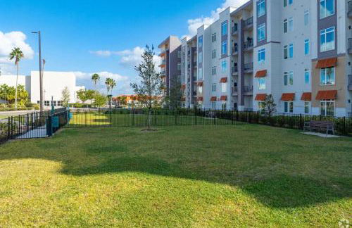 Riviere 2BR Apartment Pet Friendly Oasis Sleeps 6 Close to Epic Universe Pool & Gym - Foto 47