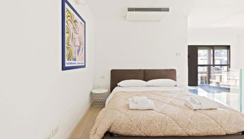 GuestHost - Elegant Loft with Balcony! - Foto 4