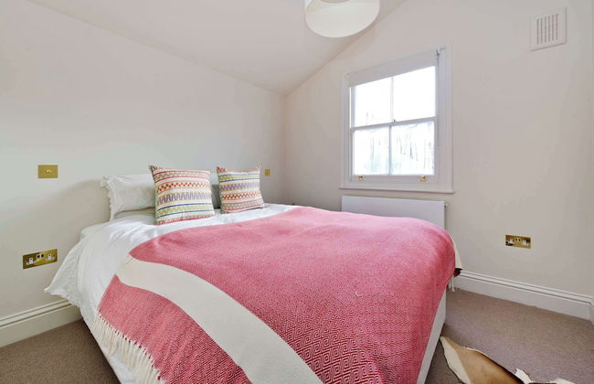 Central London 4BR Queens Park Family Home With Garden - Foto 29