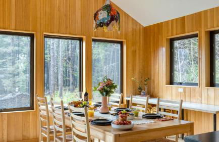 Rustic Arch Cape Getaway w/ Vibrant Interior Walk to the Beach Cape Wonder - Foto 22