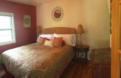 Creekside Craftsman Cabin with Jacuzzi - Alpine Splendor 6 Mins to downtown - Photo 14