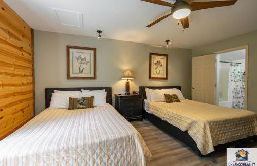 3BR Condo with Lake View - Trout Fishing - Playground - 2 Pools - Stairs Required - FREE TICKETS INCLUDED - PR69-9 - Foto 48