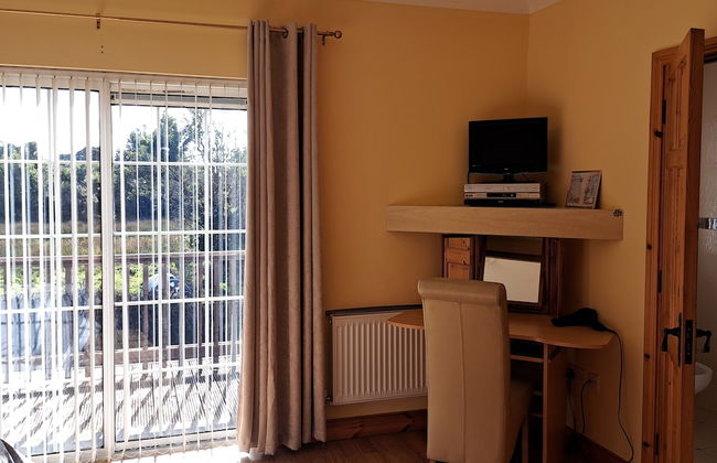 Spacious 6-bed House 10 Minutes From Knock Airport - Photo 31