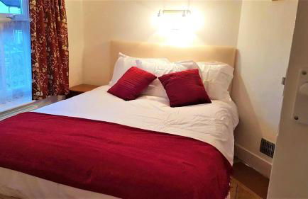 Large Cosy House Ideal for Corporate Lets - Photo 3