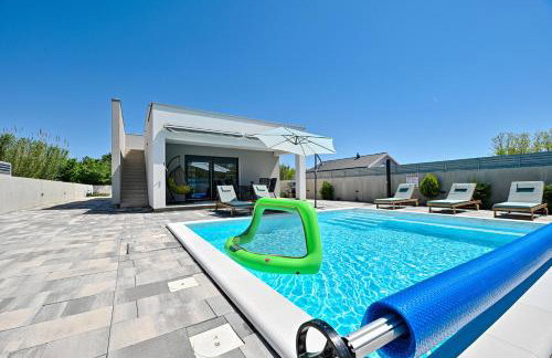 Holiday house Sara with heated pool - Photo 2