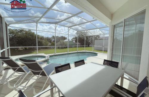 556 Gorgeous home with Pool and Spa Not Overlooked at Back 3 Bedrooms and 2 Full Bathrooms - Foto 24