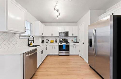 Modern & Homey 3BR Home, Remote Work Friendly, King Beds, Fast WiFi - Foto 4