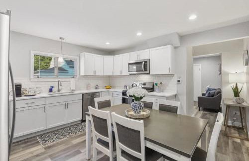 Cozy Chic 4BD 2BA Home in St Charles - Foto 9