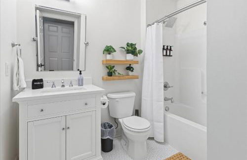 Mass Ave Retreat with Big Patio and Free Parking - Foto 28