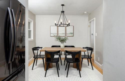 Main Street Retreat Hot Tub Sleeps 8 - Foto 3