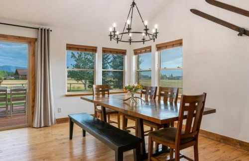 Family Fun Fireplace & Huge Deck - Photo 14