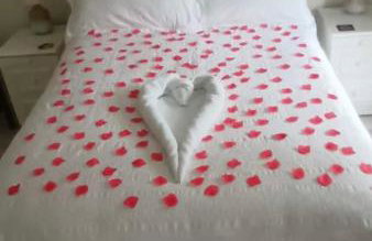 Bryntirion Farmhouse Apartment with Hot Tub - Foto 8