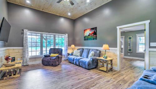 Secluded Brownsville Cabin with Deck and Fire Pit - Photo 3