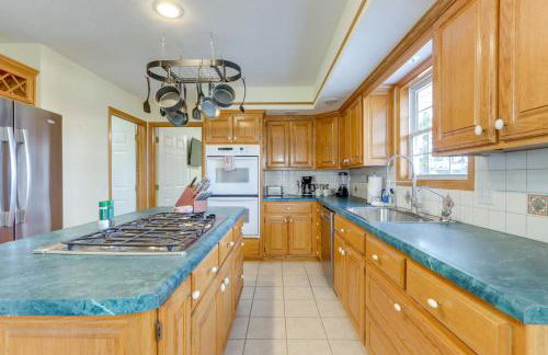 Hot Tub + Deck: 'Holiday Island Fairway Estate’ - Foto 11