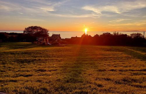 POD6 Family Glamping with seaview & Wi-Fi - Photo 2