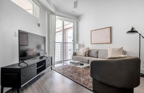 Downtown 1br w deck gym nr shopping ATX-214 - Foto 1