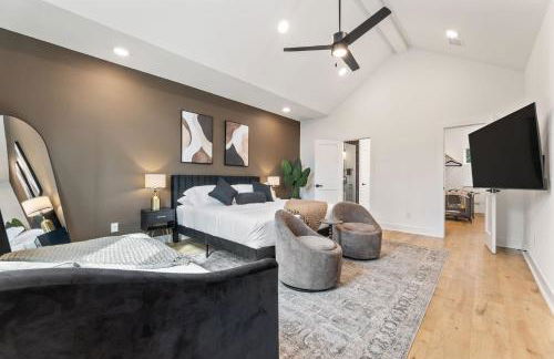 Brand New 3BR 2 5BA Home with Hot Tub - Photo 21