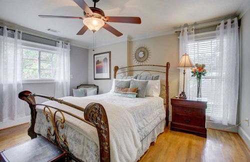 Close to Downtown, 11-Person Swim Spa-Hot Tub, 75" TV 4 Movie Nights, Spacious, Walk To Restaurants, Ping Pong - Foto 19