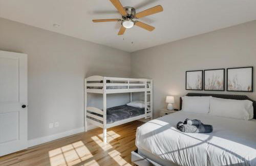 Vibrant Texas Escape - 5BR, Pool & Hot Tub - Foto 33