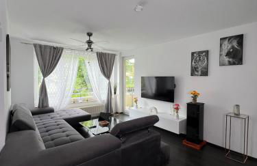 Modern Apartment with Balcony & Parking - Foto 1