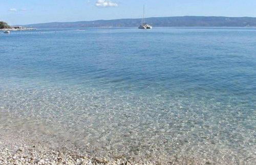 Modern Red & Blue Apartment - Photo 37