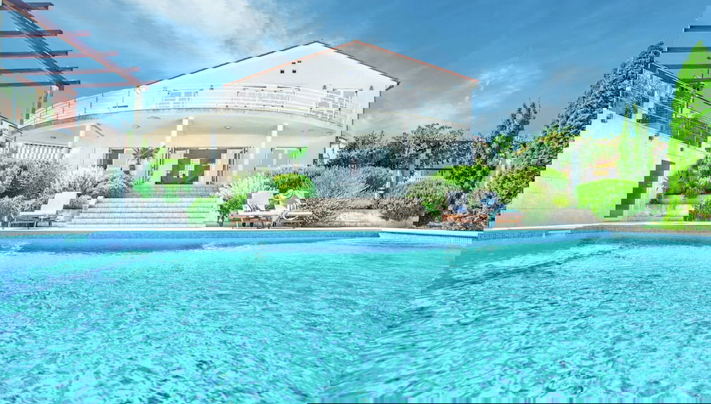 Spacious Detached Villa with Pool near Pula with sea View - Foto 1, Profilbild