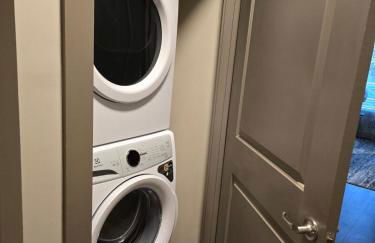 Cozy Uptown apartment with Gym and Swimming pool - Photo 22