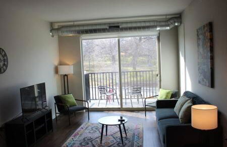 4 mi to Jack Thrice Stadium + hot tub - Foto 9