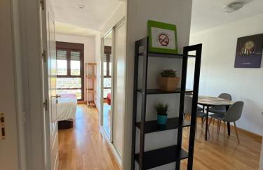 Cálido apartamento con PISCINA y garaje - Foto 1