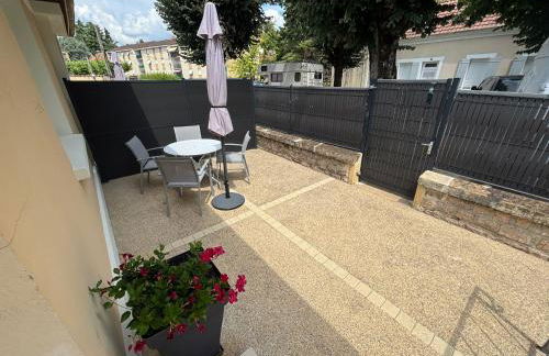 T3 rénové, jardin parking & garage privé, proche centre - Photo 26