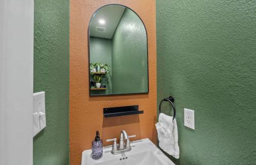 Botanical Oasis near Riverwalk - Sleeps 12 - Foto 26