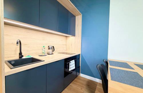 Wrocław Airport Studio with Mezzanine by BookingHost - Foto 16