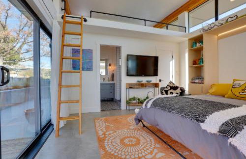 Luxe, Modern Studio with Sweeping City Views! - Foto 11