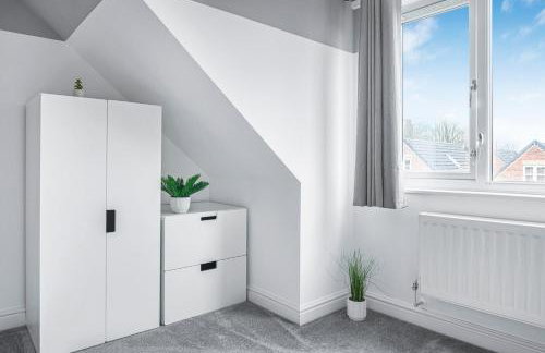 3BR Home with Garden & Free Parking - Foto 34