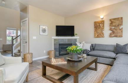 Canal Trail Base Camp by AvantStay Hot Tub Deck Walk to Pickleball 10 Min to Bend Family Friendly - Foto 12