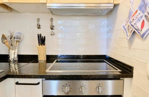 Peaceful & Spacious Apt with Parking & Queen Bed - Foto 11