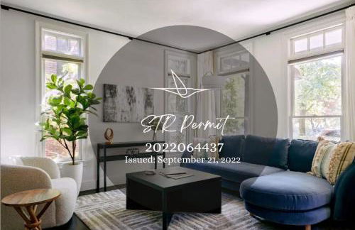 Chic 4BR with Fenced Yard, Walk to Dining, Parking, 5 Mins to Nissan Stadium, Less than 10 Mins to Broadway, Workspace, Parking, 24 Hr Hospitality, Great for Families - Foto 36