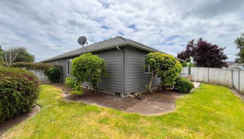 Solar Half-Plex with Chic Style in Country Glen - Foto 3