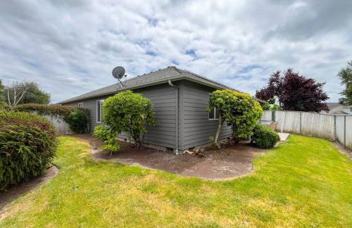 Solar Half-Plex with Chic Style in Country Glen - Foto 3