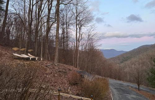 Romantic Getaway or Family Vacay with Mountain Views & Hot Tub - Foto 42