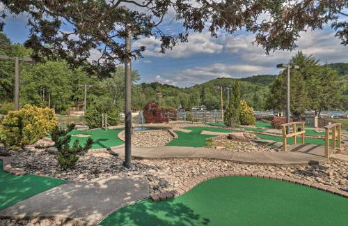 Indoor Pool and Golf Course Views Lake Lure Condo! - Foto 28