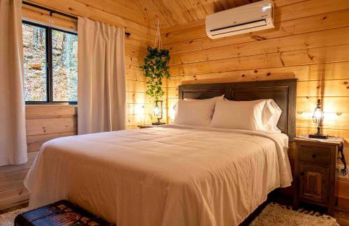 Cozy Log Cabin with a Hot Tub near Seneca Rocks, West Virginia - Perfect for a Romantic Glamping Getaway to the Mountains - Foto 6