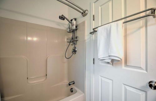 Airy and Bright Hideaway Near Smugglers Notch! - Foto 18