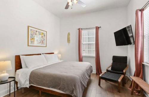 Fabulous Classy and Comfy 3BD 2BA Home and Parking - Foto 2